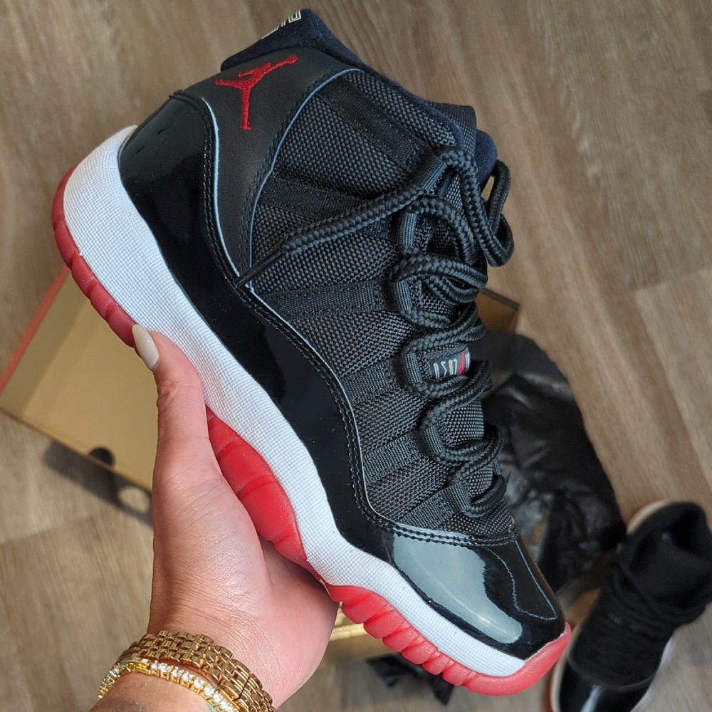 2019 Air Jordan 11 Bred (GS) - Boys/Men's 6 Women's 7.5
